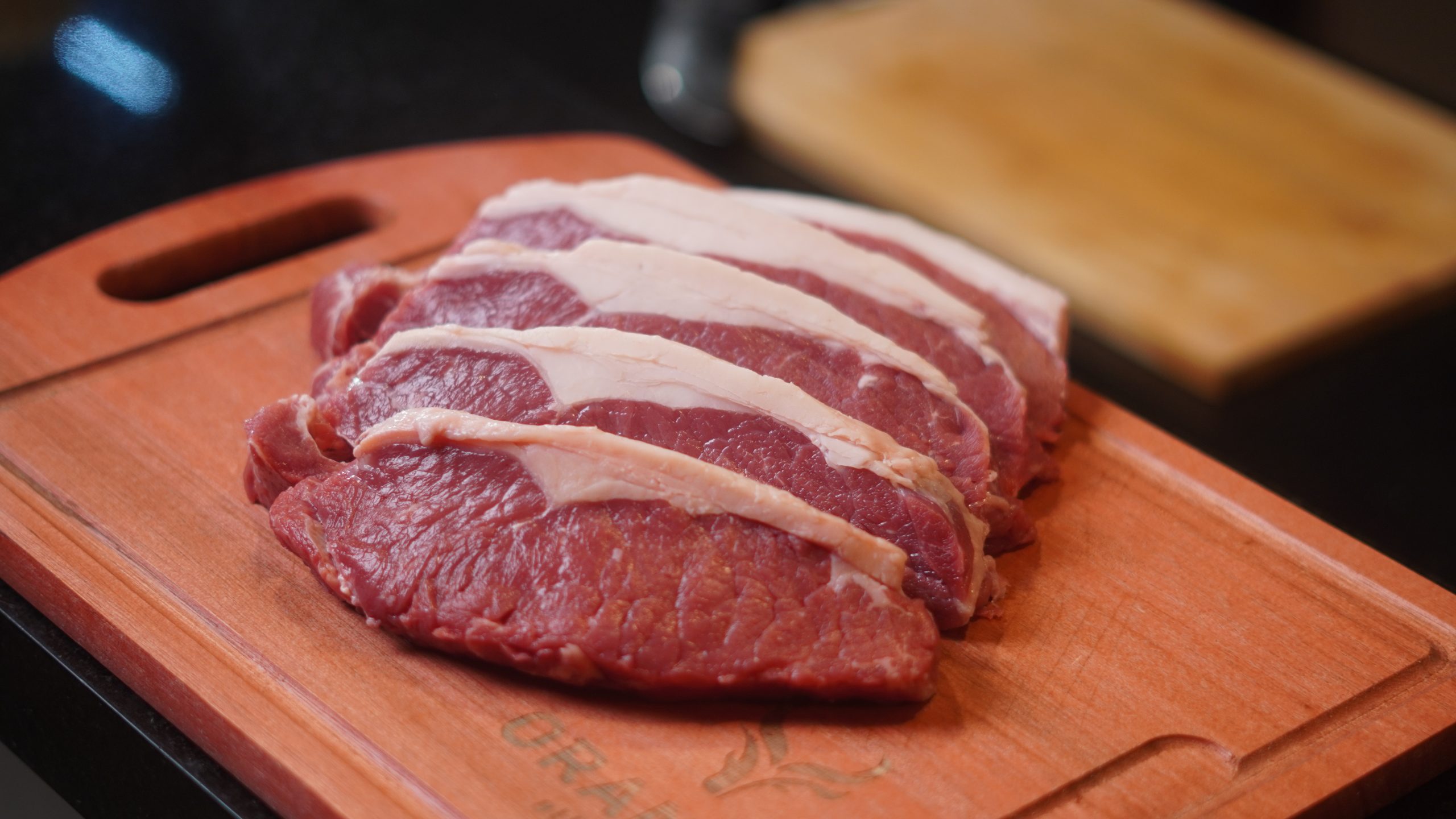 CONTRAFILÉ ORANGES ALIMENTOS E BATATA ASSADA NA CHURRASQUEIRA